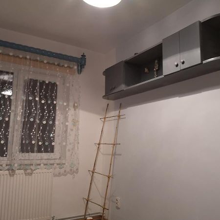 Little Modern Folk Apt Apartamento Vălenii de Munte Exterior foto