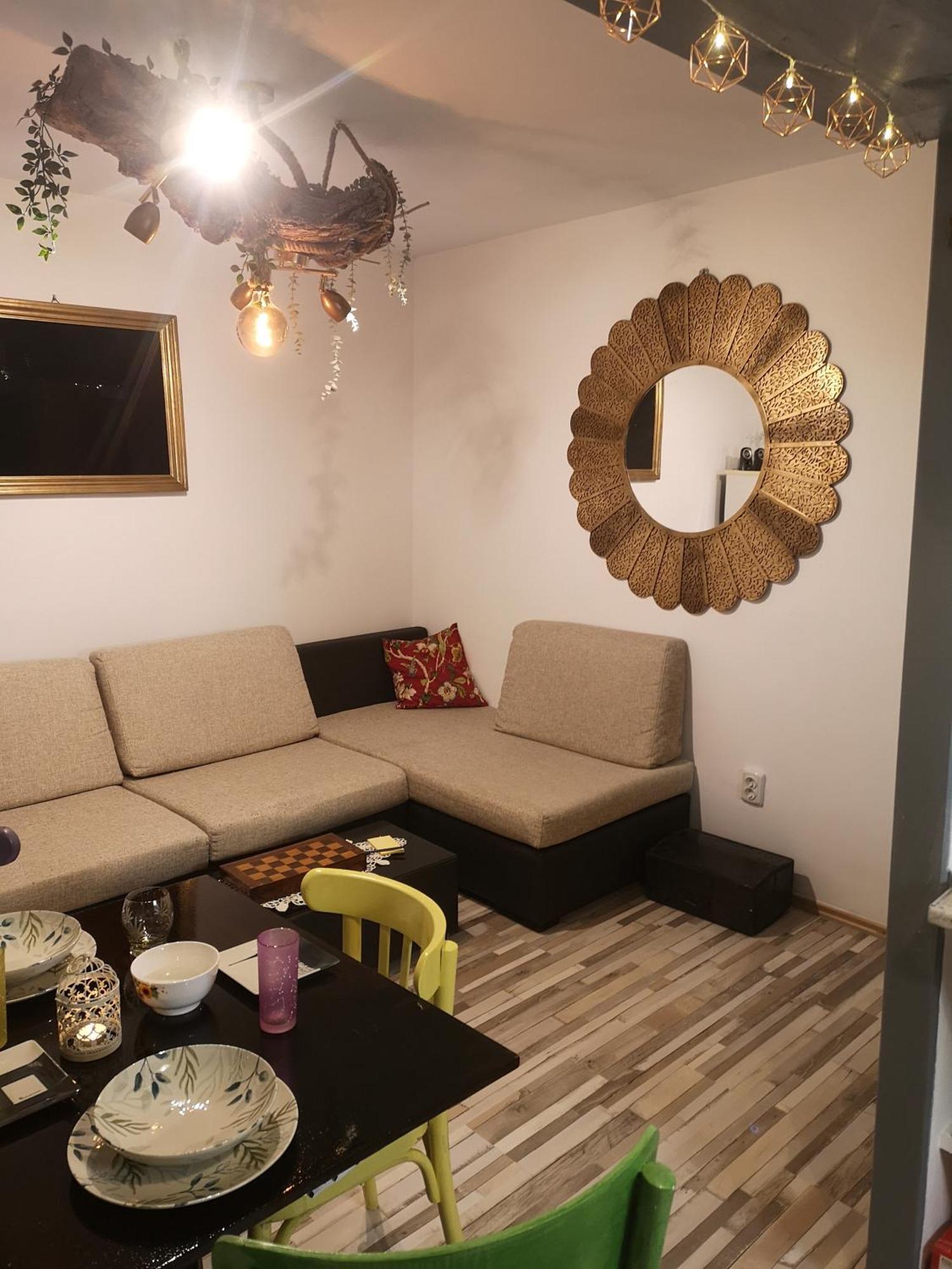 Little Modern Folk Apt Apartamento Vălenii de Munte Exterior foto
